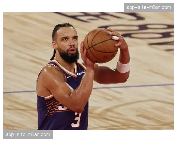 太阳狄龙防守端侵略性十足，累计17次技犯显强硬风格